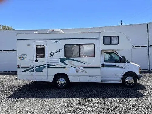 Судно Itasca Spirit класса C, 2001 год выпуска, 18 футов.