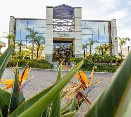 В Watergarden мы такие же красивые, но вдвое дешевле, чем Regus!