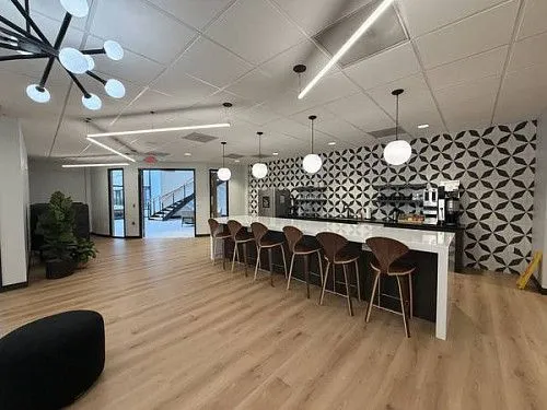 Новый, просторный жилой комплекс Brookhaven Century Place