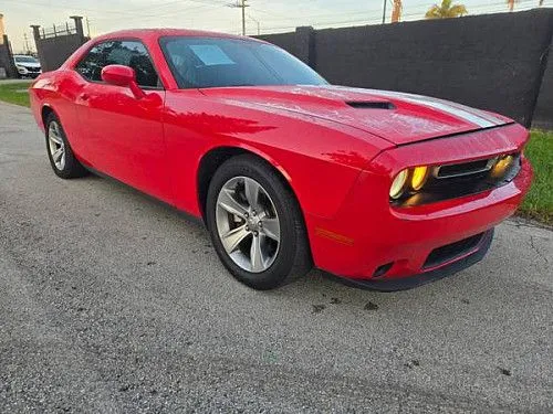 Dodge Challenger SXT 2017 года. Кредит не предоставляется. Простое финансирование. Звоните (754) 313 8617