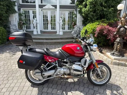 Мотоцикл BMW R1100R, всегда хранился в гараже, новые шины, недавно пройдено полное ТО, как новый.