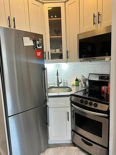 802 9th Ave, # 3, New York, NY 10019