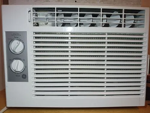 Оконный кондиционер 5,050 BTU – Состояние как новый, полностью почищен!
