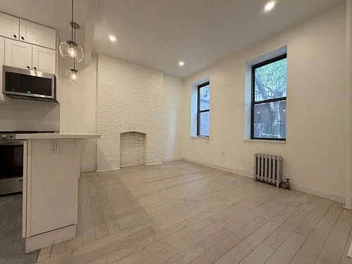 211 E 11th St, # 7, New York, NY 10003