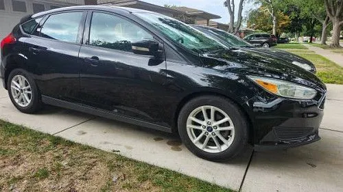 От Ларри Джи. Как новый, 2015 Ford Focus SE, механическая коробка передач.
