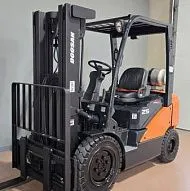 ВИЛОЧНЫЙ ПОГРУЗЧИК ПНЕВМАТИЧЕСКИЙ 2017 DOOSAN G25N-7