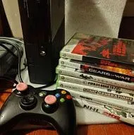 Полностью восстановленный комплект Xbox 360 E — протестирован, обслужен, готов к игре.