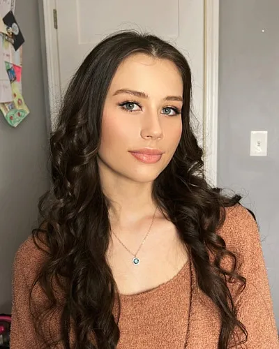 Professional Makeup Artist Anna and stylist