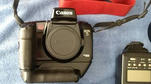 Canon EOS 5 — пленочная зеркальная фотокамера — другие товары оплачиваются дополнительно.