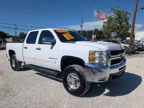 Chevrolet Silverado 2500 W/T 2008 года выпуска - чистая история Carfax, 2 владельца, кондиционер работает отлично.