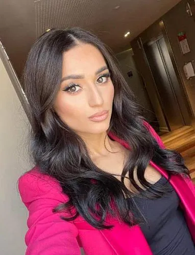 Asmik, Professional Makeup