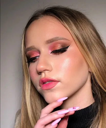 Snizhana Burlaka - make-up artist and browist