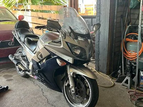 Мотоцикл Yamaha FJR1300 2010 года выпуска, в отличном состоянии, пробег 38 000 миль.