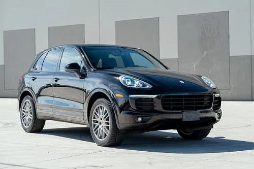 Porsche Cayenne Platinum Edition AWD Luxury SUV 2017 года выпуска, чистый ПТС, пробег 126 000 км.