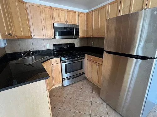 2522 14th Pl, APT 3F, Astoria, NY 11102