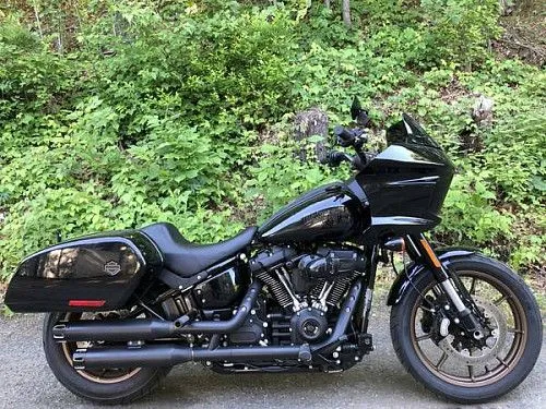 Harley-Davidson Low Rider ST 2024 года, цвет Vivid Black.
