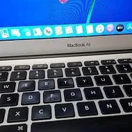 MacBook Air 2012 года (13 дюймов), процессор Core i5, 4 ГБ оперативной памяти, SSD-накопитель 128 ГБ, macOS X 10.15.