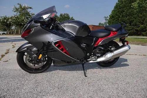 Suzuki Hayabusa 2024 года выпуска. Пробег всего 1300 миль. Новый.