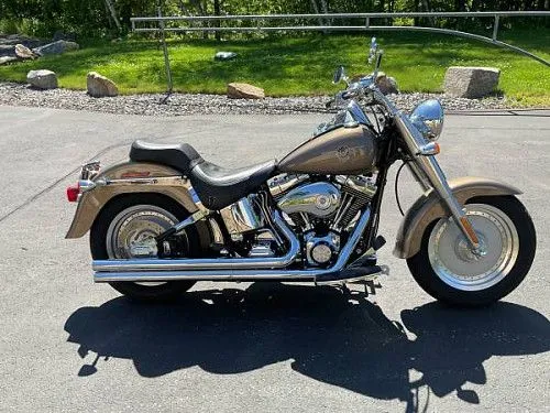 Мотоцикл Harley Davidson FLSTF Fat Boy 2004 года выпуска, один владелец, небольшой пробег.