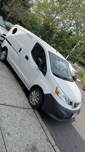 Nissan nv200
