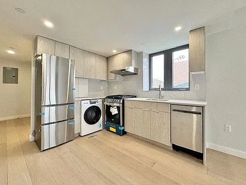 136-80 41st Ave, # 3D, Flushing, NY 11355