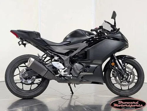 Ямаха YZF-R3 2025 года