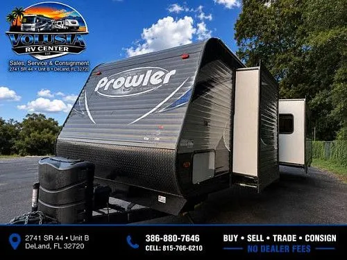 19-футовый катер Heartland Prowler M-29RKS с двумя выдвижными платформами с электроприводом.
