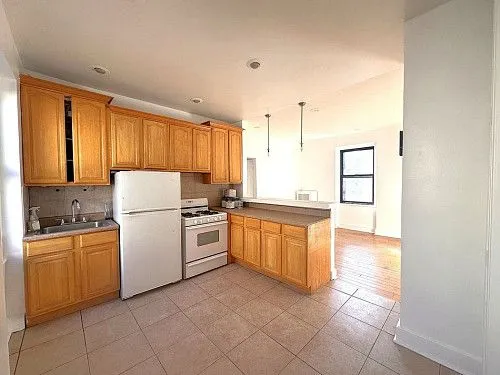 21-28 35th St, # 5G, Astoria, NY 11105