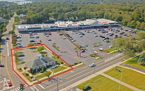 500 Main St (Montauk Highway)