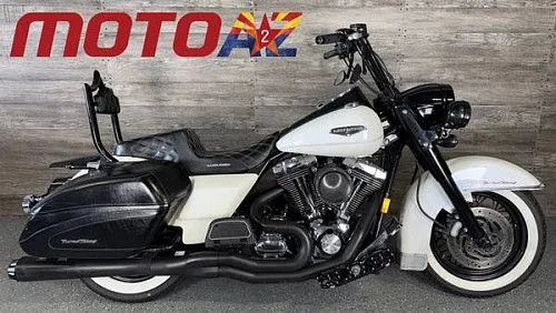 Harley Davidson FLHRCI Road King Classic Touring Custom 2004 года выпуска. Обязательно посмотрите!