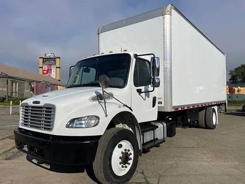Грузовик Freightliner M2 2019 года выпуска, 26-футовый кузов, двигатель Cummins **280 л.с., полный привод, подготовка под ВОМ**