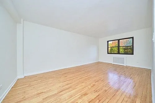 150-19 72nd Dr, # 3H, Flushing, NY 11367