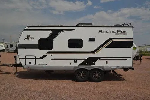 Arctic Fox Edge 22GT 2027 года выпуска с инвертором.