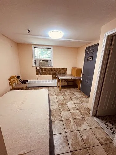 Brighton Beach! Сдается мини студия $1100/m включая коммунальные услуги.