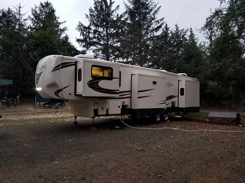 Forest River Cedar Creek Silverback 37FLK 2018 года выпуска