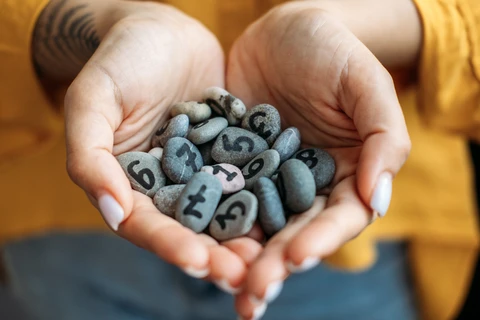 Еn Каpa, Numerologist