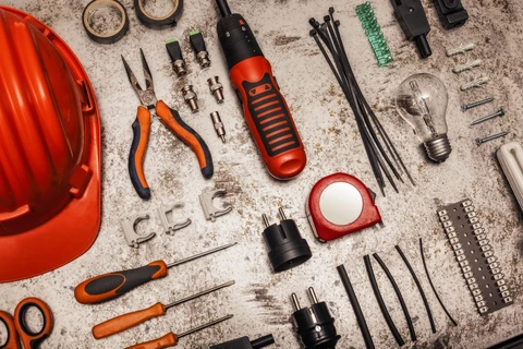 Alex, Handyman