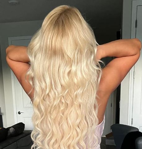 Polina, Hair Extension