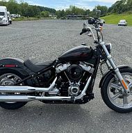Мотоцикл Harley Davidson Softail Standard 2023 года выпуска, пробег 1000 миль. Возможно оформление кредита.
