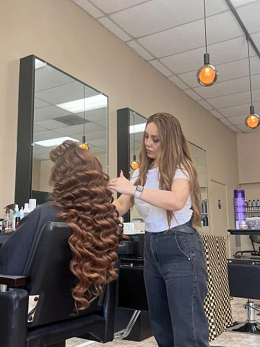 Karine, Hairstylist