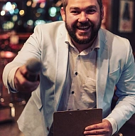 Alex, Host