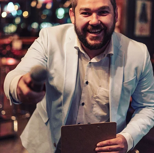 Alex, Host