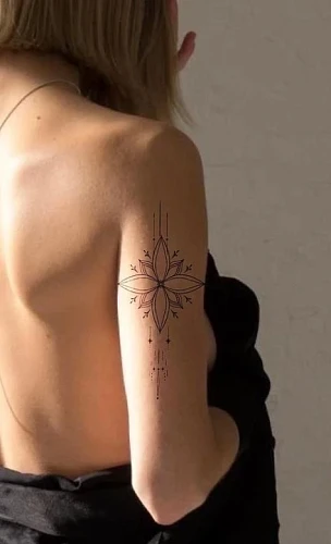 Julia, Tattoo