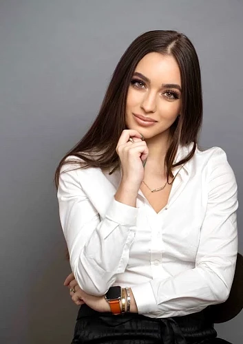 Arina Cajic, MBA in Accounting, Professional Licensed Realtor