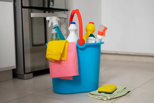 Lena, Cleaning