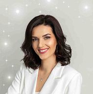 Real Estate Agent Inna Dinekina