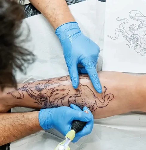 Dasha Viknianska, Tattoo-Artist