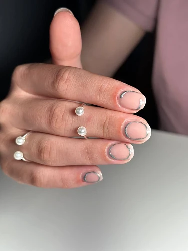 Alina, Manicure