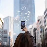 Kristina, SMM