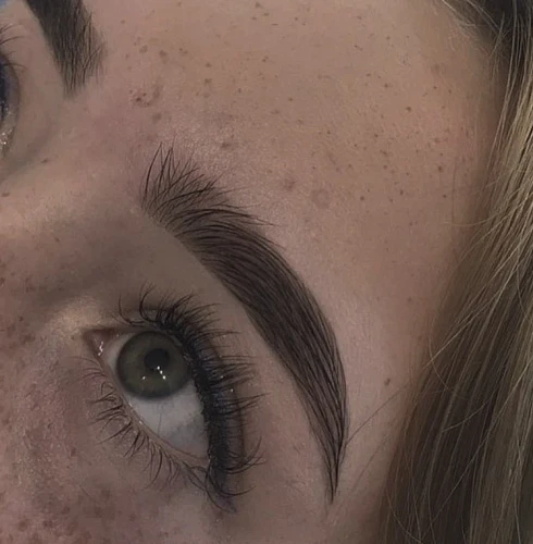Vera, Eyebrows